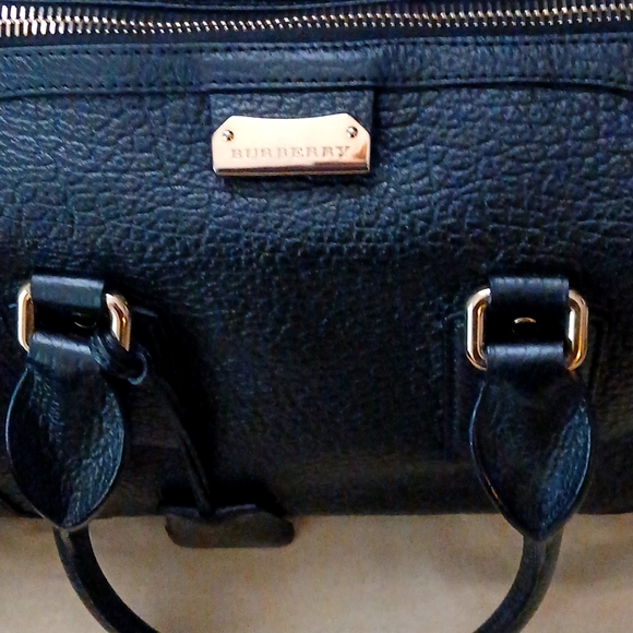 BURBERRY NWOT Auth Large Handbag Bag Satchel Lock & Key Black Pebbled Leather - Picture 2 of 9